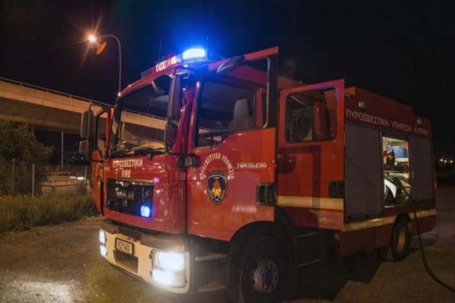 Έβαλαν φωτιά σε κάδους και βιβλία σε λύκειο της Λεμεσού Έβαλαν φωτιά σε κάδους και βιβλία σε λύκειο της Λεμεσού