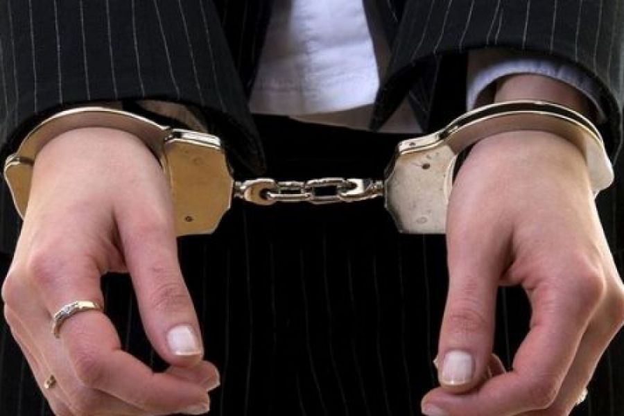 Χειροπέδες και σε 53χρονη για την δήθεν πώληση ακινήτων στα κατεχόμενα Χειροπέδες και σε 53χρονη για την δήθεν πώληση ακινήτων στα κατεχόμενα