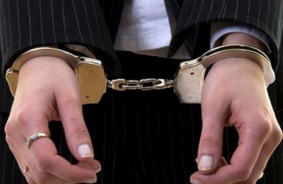 Έπεισαν τους παραπονούμενους ότι, θα τους βοηθήσουν να λάβουν αποζημιώσεις και να πωλήσουν ακίνητη περιουσία τους, που βρίσκεται στις κατεχόμενες περιοχές