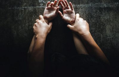 Συνελήφθη παραγωγός ερωτικών ταινιών για εμπορία ανθρώπων