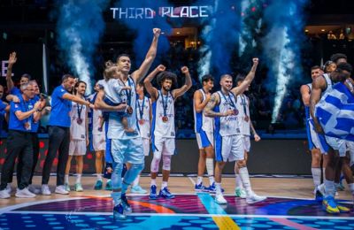 Γαλανόλευκο πάρτι: Οι πανηγυρισμοί των Ελλήνων διεθνών με τα μετάλλια