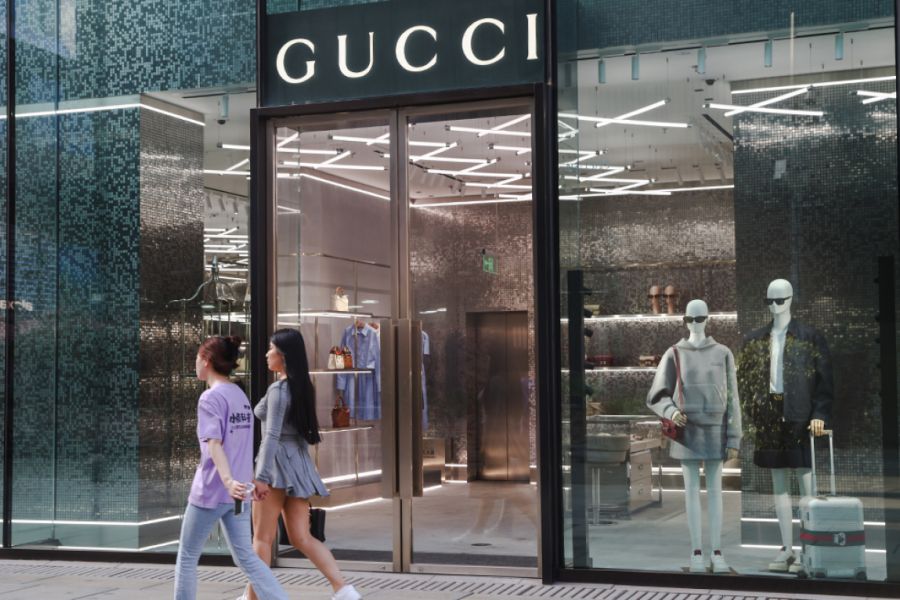 Χάκερ έκλεψαν στοιχεία πελατών από οίκους Gucci, Balenciaga, McQueen