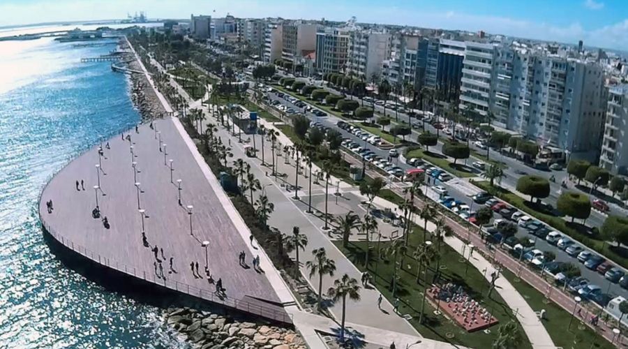 Ψάχνοντας στην κατηγορία flats for rent, με ελάχιστη τιμή €5.000 τον μήνα, η Λεμεσός εμφάνισε 213 επιλογές, η Λευκωσία 3 ενώ Λάρνακα, Πάφος και ελεύθερη Αμμόχωστος καμία αγγελία