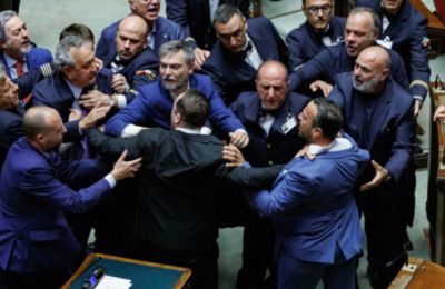 Πιάστηκαν στα χέρια για  τη συνταγματική μεταρρύθμιση