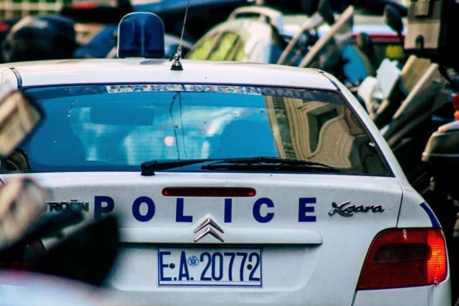 Σοκ στην Ελλάδα: Γυναίκα έθαψε τη μητέρα της στην αυλή Σοκ στην Ελλάδα: Γυναίκα έθαψε τη μητέρα της στην αυλή