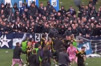 Πανηγύρισε μπροστά στους αντίπαλους οπαδούς (vid)