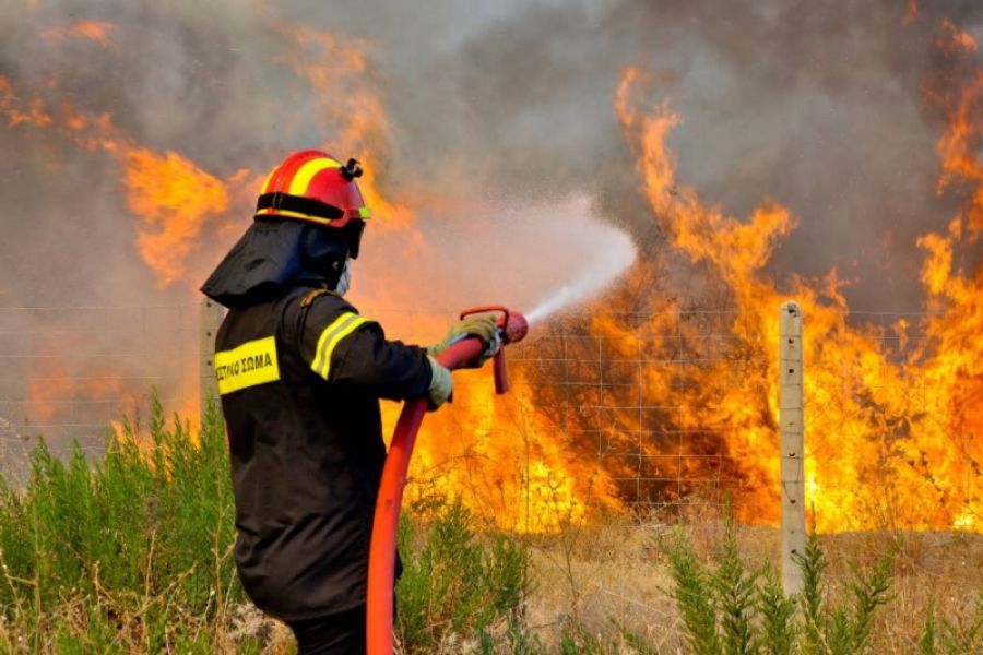 Αλωνιστική μηχανή προκάλεσε φωτιά στη Λυσού Αλωνιστική μηχανή προκάλεσε φωτιά στη Λυσού