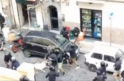 Καρεκλιές και οδομαχίες μεταξύ οπαδών της Νάπολι και της Σπόρτινγκ!