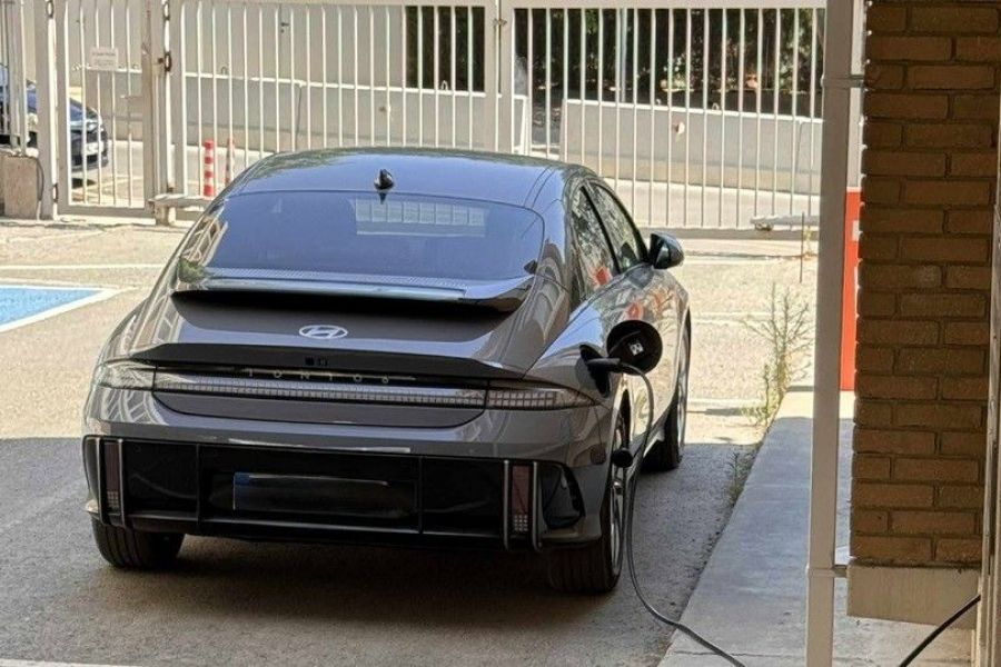 Υπουργοί εγκαταλείπουν τα ηλεκτρικά τους αυτοκίνητα