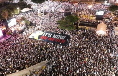 «Ή τώρα ή ποτέ»: Με μια φωτογραφία από διαδήλωση στο Ισραήλ για την επιστροφή των ομήρων, ο Τραμπ στέλνει μήνυμα για συμφωνία σε Νετανιάχου και Χαμάς