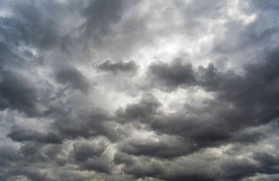 Σήμερα, ο καιρός θα είναι γενικά κυρίως αίθριος ωστόσο κατά διαστήματα θα παρατηρούνται αυξημένες νεφώσεις