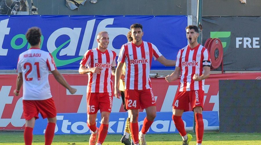 Νέα Σαλαμίνα: Άμυνα από... μπετόν!