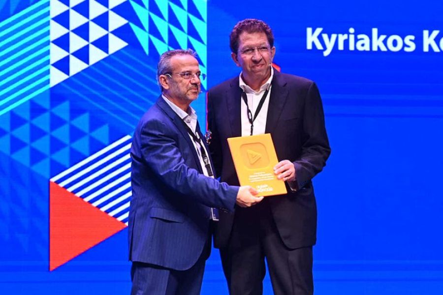 Βραβεύτηκε στη σκηνή του Digital Agenda ο Μάριος Πολυκάρπου Βραβεύτηκε στη σκηνή του Digital Agenda ο Μάριος Πολυκάρπου
