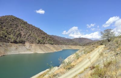 Η εικόνα που παρουσίαζε το φράγμα των Λευκάρων στις 4 Οκτωβρίου. Στις 9/10 η πληρότητά του μετρήθηκε στο 14,7% (Φωτογραφία από Καιρόφιλους Κύπρου)