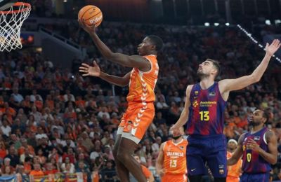 «Γεράματα»: Ο Λεμπρόν χάνει 3-4 εβδομάδες λόγω ισχιαλγίας