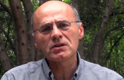 «Έχω αποφασίσει να μην ασχολούμαι, κατά κανόνα, με τα σκυλιά που γαυγίζουν», έγραψε ο καθηγητής Χαρίδημος Τσούκας