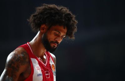 Λύγισε στο φινάλε του ντέρμπι με την Εφές ο Ολυμπιακός! 