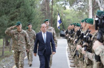 «Αυτοί οι οποίοι μιλούν για στρατικοποίηση ή διαφωνούν με την προσπάθεια που κάνουμε με τα εξοπλιστικά προγράμματα, να διαδηλώσουν για να φύγουν τα τουρκικά στρατεύματα», δήλωσε ο Βασίλης Πάλμας
