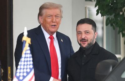 Όλα τα σενάρια ανοιχτά αφήνει ο Τραμπ για τον τύπο όπλων που θα προμηθεύσουν οι ΗΠΑ την Ουκρανία