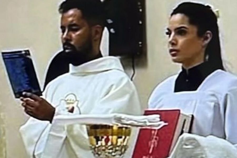 Σάλος: Έκαναν τσακωτό ιερέα με αρραβωνιαστικιά πιστού Σάλος: Έκαναν τσακωτό ιερέα με αρραβωνιαστικιά πιστού