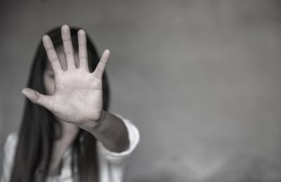 Παιδί με μία χειρονομία αποκάλυψε τη φρίκη που ζούσαν στο σπίτι τους