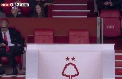 Έξαλλος ο Μαρινάκης, έφυγε στα μισά του δευτέρου ημιχρόνου