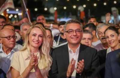  «Σειρά της Τουρκίας να συνειδητοποιήσει αυτές τις εικόνες», γράφουν υποστηρικτές του Τουφάν Ερχιουρμάν, ωστόσο άλλοι διαμαρτύρονται επειδή δεν βλέπουν σημαίες της Τουρκίας και του ψευδοκράτους