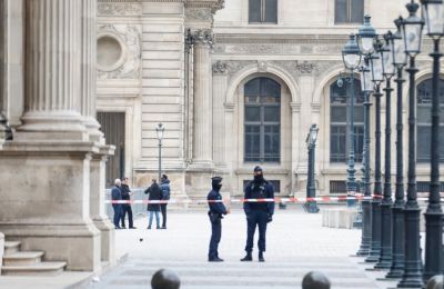 Μέσα σε 4 λεπτά εξαφάνισαν πολύτιμους θησαυρούς από το Λούβρο