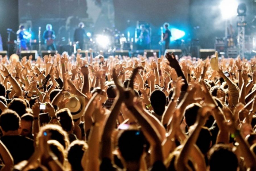 Όλα «μαύρα» σε συναυλίες γνωστών τραγουδιστών στο Μακένζι Όλα «μαύρα» σε συναυλίες γνωστών τραγουδιστών στο Μακένζι