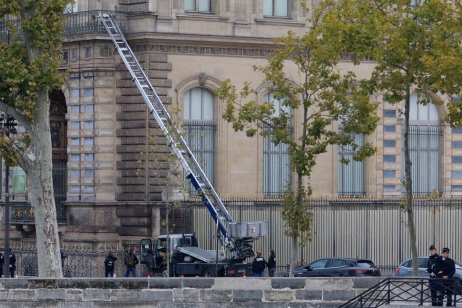 Λούβρο: Πάνω από 60 ερευνητές στο κυνήγι των ληστών Λούβρο: Πάνω από 60 ερευνητές στο κυνήγι των ληστών