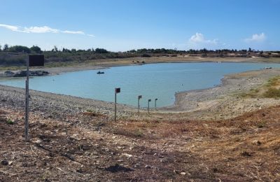 Δεν υπάρχουν διαθέσιμες ποσότητες από τα φράγματα για σκοπούς άρδευσης, ανέφερε ο γενικός διευθυντής του Υπουργείου Γεωργίας, Ανδρέας Γρηγορίου (Φράγμα Άχνας 9/10, πηγή Καιρόφιλοι Κύπρου)