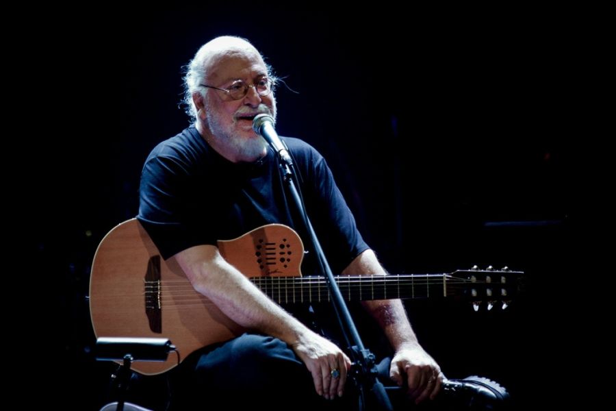 Σε λαϊκό προσκύνημα η σορός του Διονύση Σαββόπουλου Σε λαϊκό προσκύνημα η σορός του Διονύση Σαββόπουλου