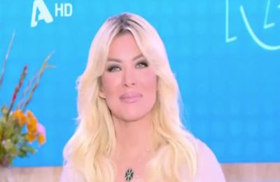 Το μωρό έρχεται και η Κατερίνα Καινούργιου το αποκάλυψε στον αέρα