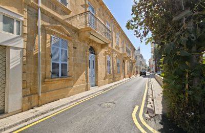 «Φοιτητική Εστία στην οδό Αρσινόης, Βουλγαροκτόνου, Αλεξίου Κομνηνού»