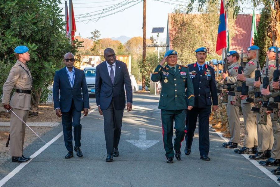 Βλέπει για πρώτη φορά τον Ντιάν ο Πρόεδρος Βλέπει για πρώτη φορά τον Ντιάν ο Πρόεδρος
