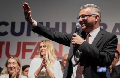 Ο Τουφάν Ερχιουρμάν είχε αναφέρει πως ακόμη κι αν δεν επικοινωνούσε μαζί του ο Νίκος Χριστοδουλίδης, θα τον έπαιρνε ο ίδιος, θέτοντας και περιθώριο μιας εβδομάδας μετά τις «εκλογές» αλλά δεν το έπραξε