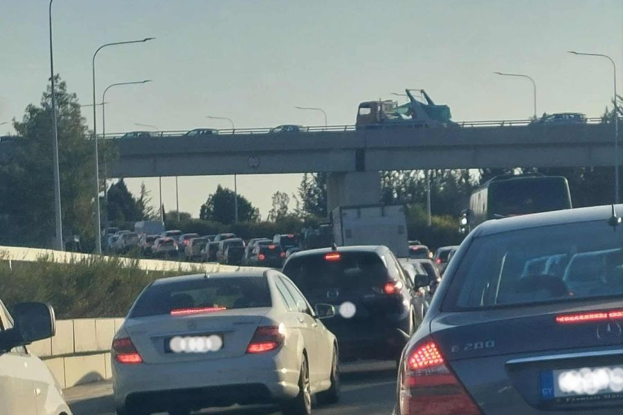 Ένα «συνηθισμένο» πρωινό χιλιάδων οδηγών στη δυτική Λεμεσό Ένα «συνηθισμένο» πρωινό χιλιάδων οδηγών στη δυτική Λεμεσό