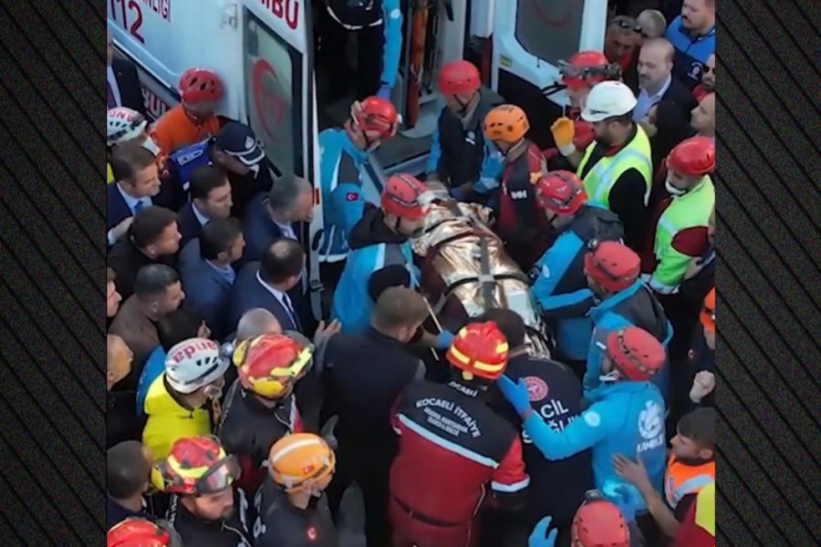 Τουρκία-18χρονη ανασύρεται ζωντανή από τα συντρίμμια της πολυκατοικίας