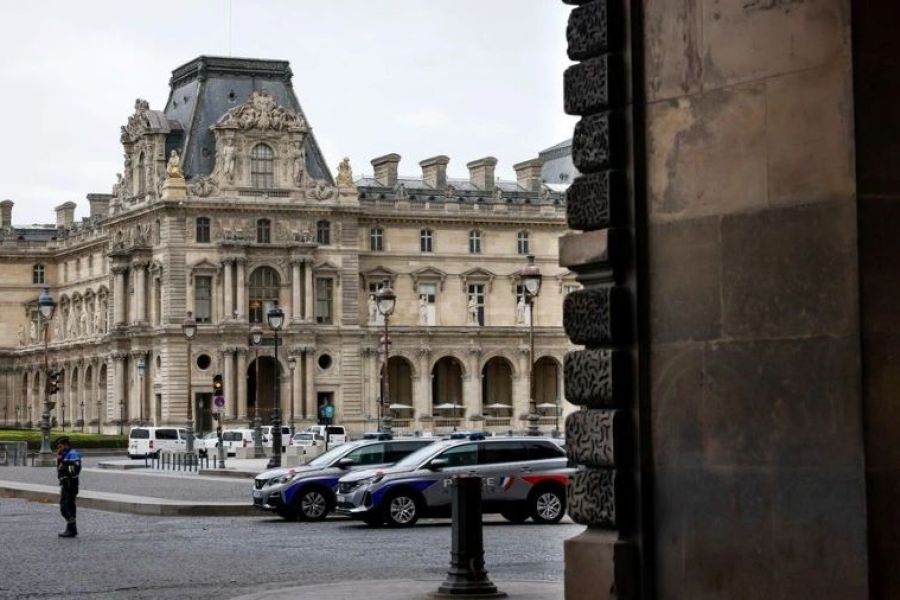 Λούβρο: Οι δύο συλληφθέντες για τη ληστεία παραδέχτηκαν την ενοχή τους Λούβρο: Οι δύο συλληφθέντες για τη ληστεία παραδέχτηκαν την ενοχή τους