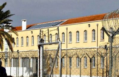 Ο Αρχηγός της Αστυνομίας θέλει άμεσα τις εξηγήσεις για το πώς ένας ανυποψίαστος πολίτης βρέθηκε ξαφνικά… να «μεταφέρεται» σαν κατάδικος με κλούβα της Αστυνομίας.