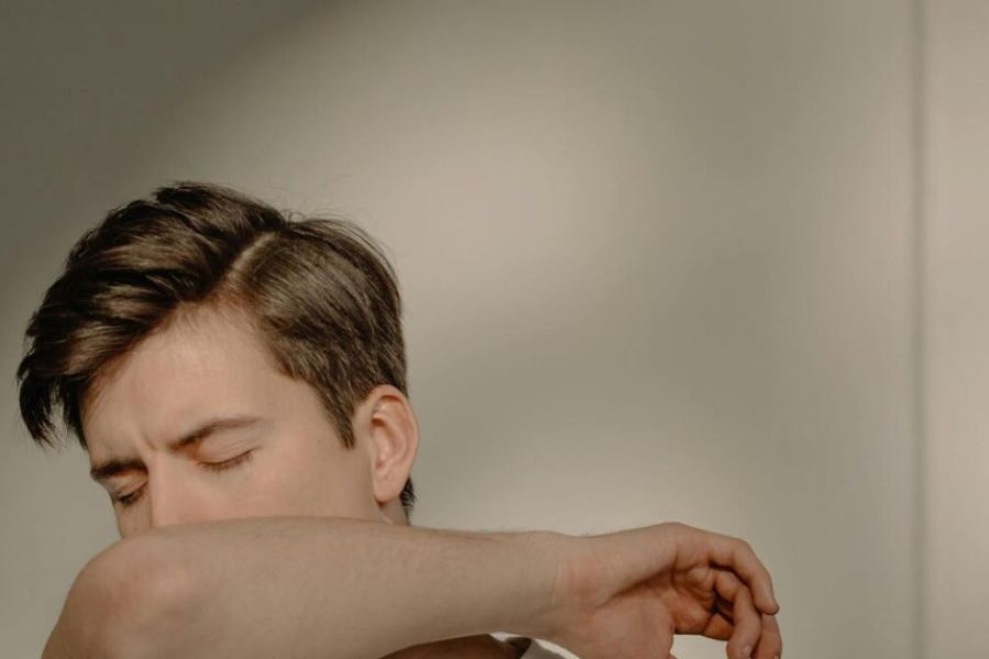 Τι μπορεί να κρύβεται πίσω από έναν επίμονο βήχα; Τι μπορεί να κρύβεται πίσω από έναν επίμονο βήχα;