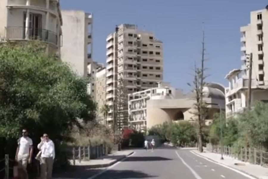 80χρονος Αμμοχωστιανός βλέπει την πόλη φάντασμα σήμερα και κλαίει 80χρονος Αμμοχωστιανός βλέπει την πόλη φάντασμα σήμερα και κλαίει