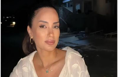 Η Ελπίδα Ιακωβίδου απολαμβάνει τον ήλιο και τη θάλασσα στην Κρήτη