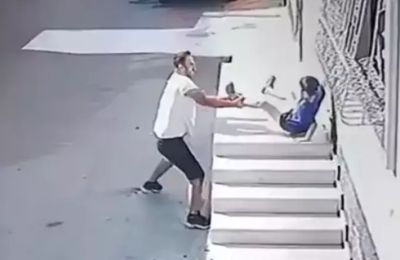 Σκληρό βίντεο από τη στιγμή της επίθεσης