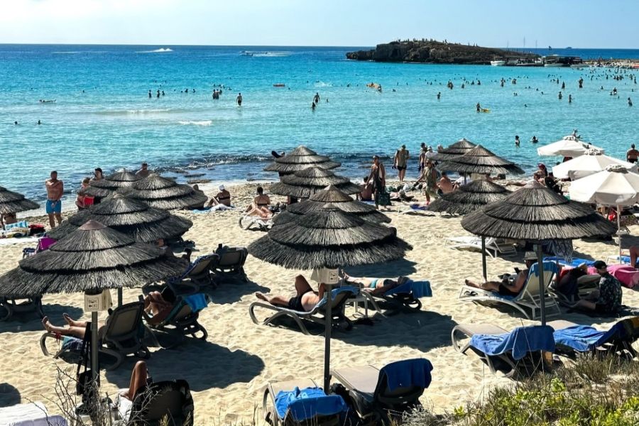 Γεμάτες παραλίες τέλη Οκτωβρίου – Τουρίστες αποθεώνουν την Κύπρο Γεμάτες παραλίες τέλη Οκτωβρίου – Τουρίστες αποθεώνουν την Κύπρο