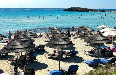 Η Αγία Νάπα είναι από τα μέρη όπου το καλοκαίρι δεν λέει να τελειώσει