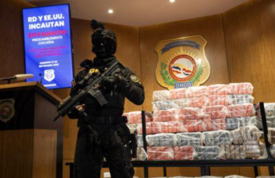 Οι ΗΠΑ προχώρησαν σε αεροπορικά πλήγματα στην Καραϊβική και τον Ειρηνικό, εναντίον πλοίων που θεωρούσαν ότι ανήκουν σε καρτέλ ναρκωτικών.