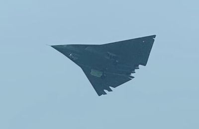 Με εκτιμώμενο βάρος που φτάνει τους 40 τόνους, το J-36, ξεπερνά ακόμη και το αμερικανικό F-22 Raptor