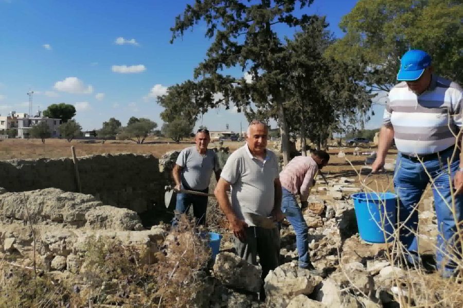 Βρήκαν δεκάδες σταυρούς Ελλονοκυπρίων σκάβοντας χειρωνακτικά Βρήκαν δεκάδες σταυρούς Ελλονοκυπρίων σκάβοντας χειρωνακτικά