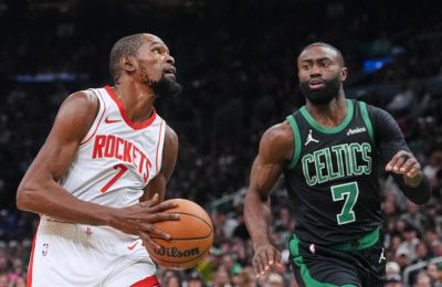 Σαρωτικοί Ρόκετς, ιστορική νίκη Πέισερς 